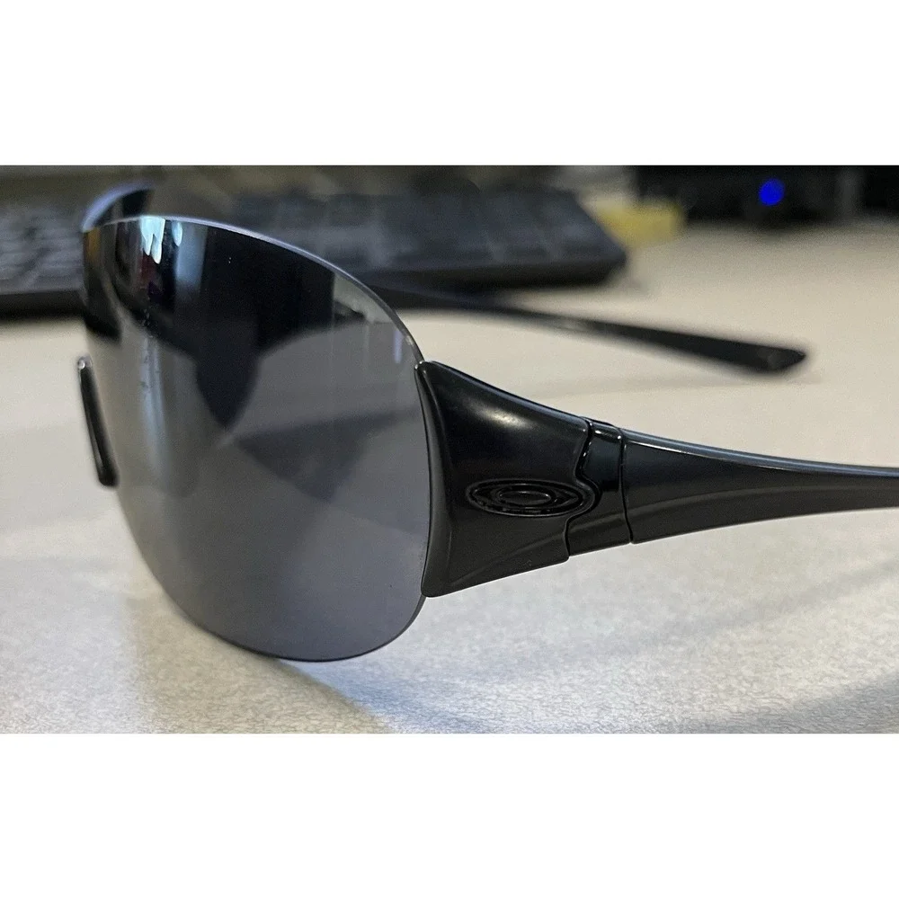 Oakley Miss Conduct Sunglasses OO9123 05  137 mm Y2K Wrap Retro Unisex Sporty